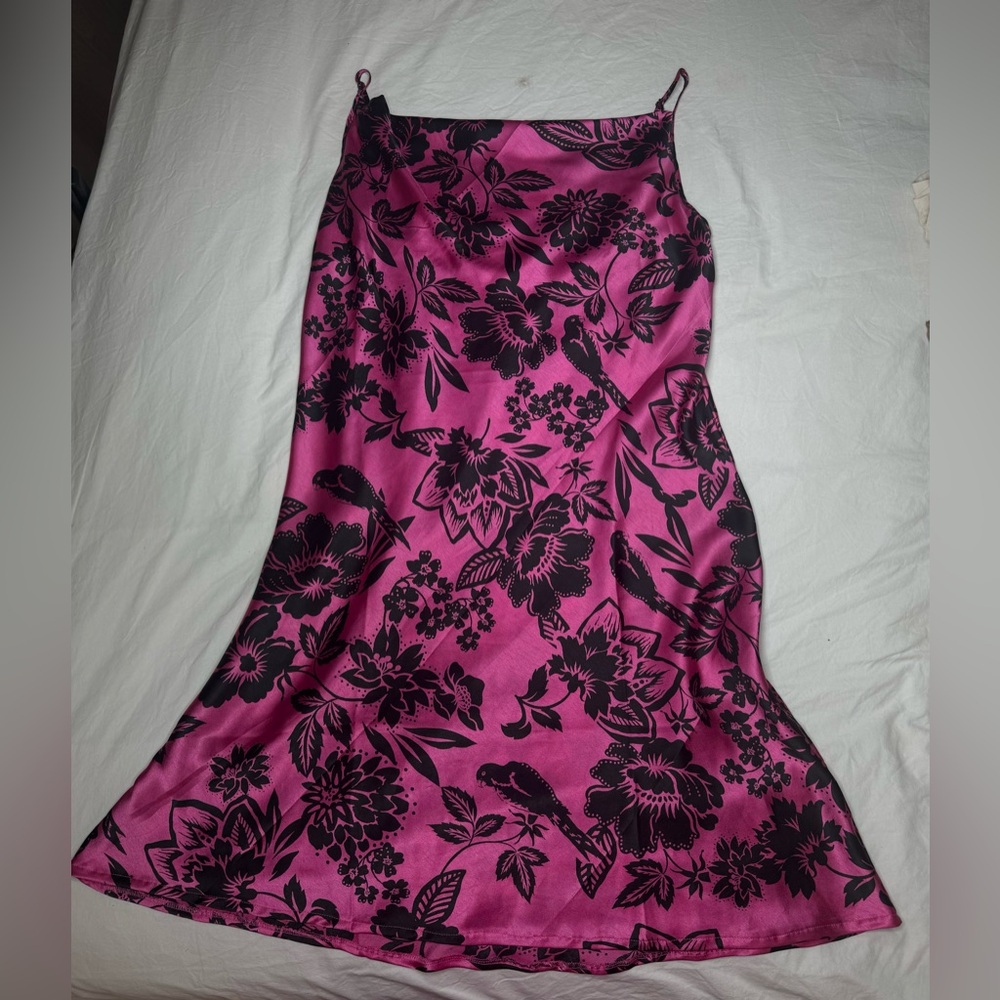 NWOT - HER DESTINY Pink Dress Black Floral Design 100% Polyester - Silk Feels XL